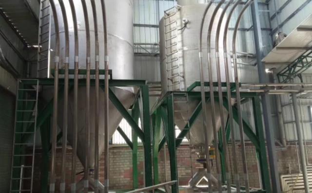 1539934705152780氣力輸送倉(cāng)泵輸送物料現(xiàn)場(chǎng)實(shí)拍圖